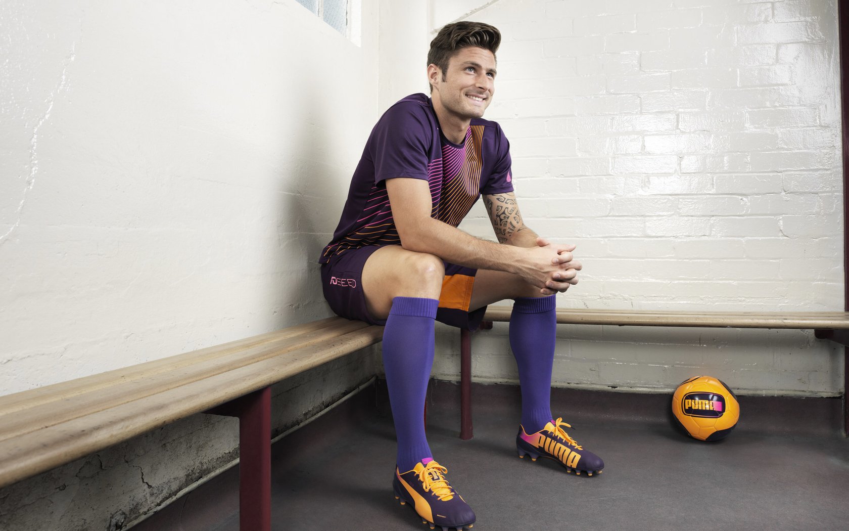 西班牙队教练压力巨大!德罗巴遭遇二十场持续失利引发球迷热议